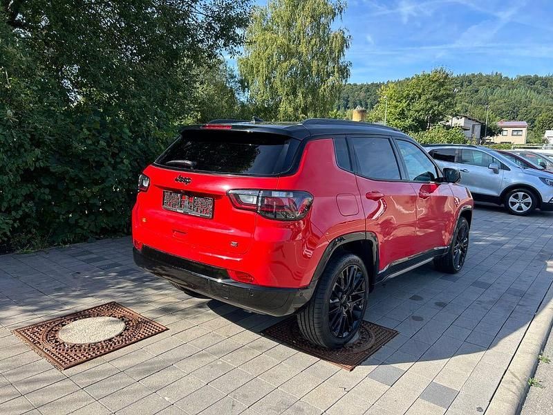 Gebraucht Jeep Compass 131 PS (96 kW) 2023 Rot SUV