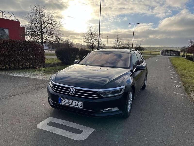 Gebraucht VW Passat Comfortline 150 PS (110 kW) 2018 Schwarz Kombi