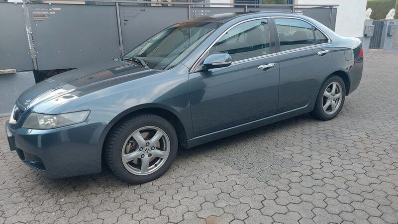 Grau Gebraucht 2004 Honda Accord Limousine | 4.000 € (Fairer Preis) - Bild 1/4
