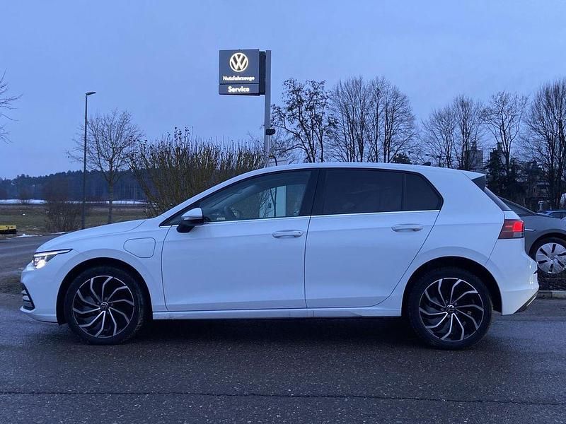 Gebraucht VW Golf VIII Active 204 PS (150 kW) 2022 Weiß Limousine