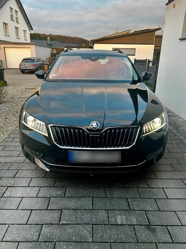 Gebraucht Skoda Superb Style 179 PS (131 kW) 2016 Schwarz Kombi
