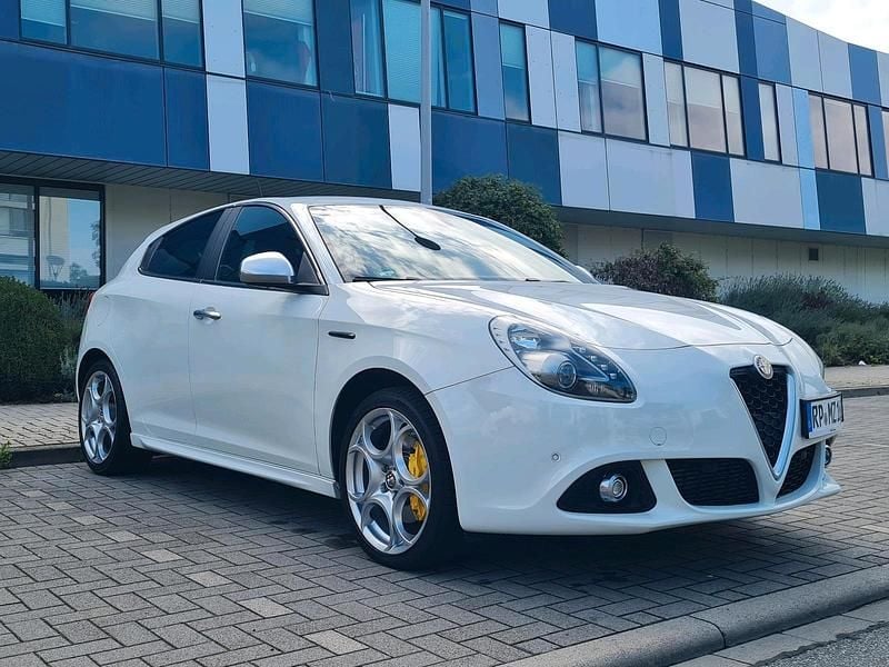 Weiß Gebraucht 2014 Alfa Romeo Giulietta Kleinwagen | 7.600 € - Bild 1/4