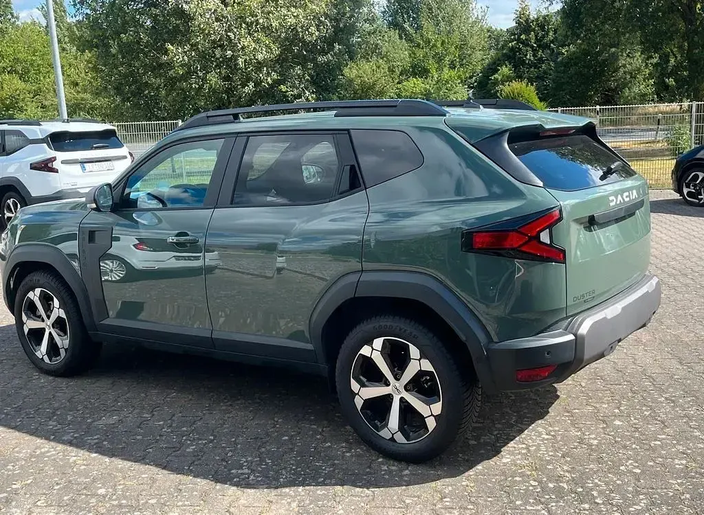 Gebraucht Dacia Duster Journey 94 PS (69 kW) 2025 Safarigrün SUV