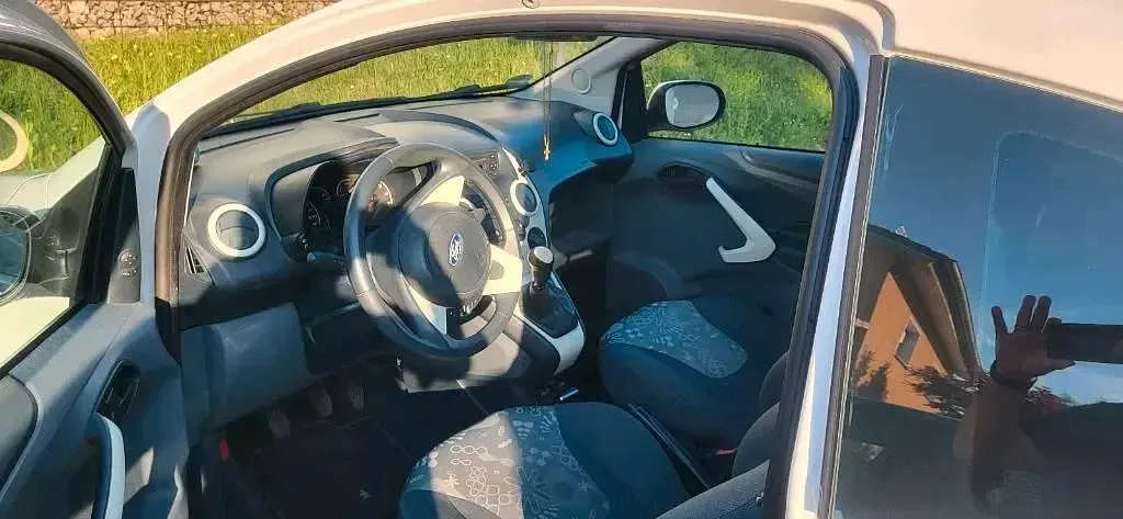 Gebraucht Ford Ka 69 PS (50 kW) 2013 Weiß Kleinwagen