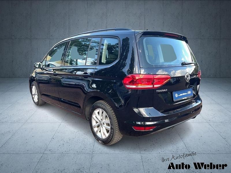 Gebraucht VW Touran Comfortline 116 PS (85 kW) 2018 Deep black perleffekt (metallic) Van / Kleinbus