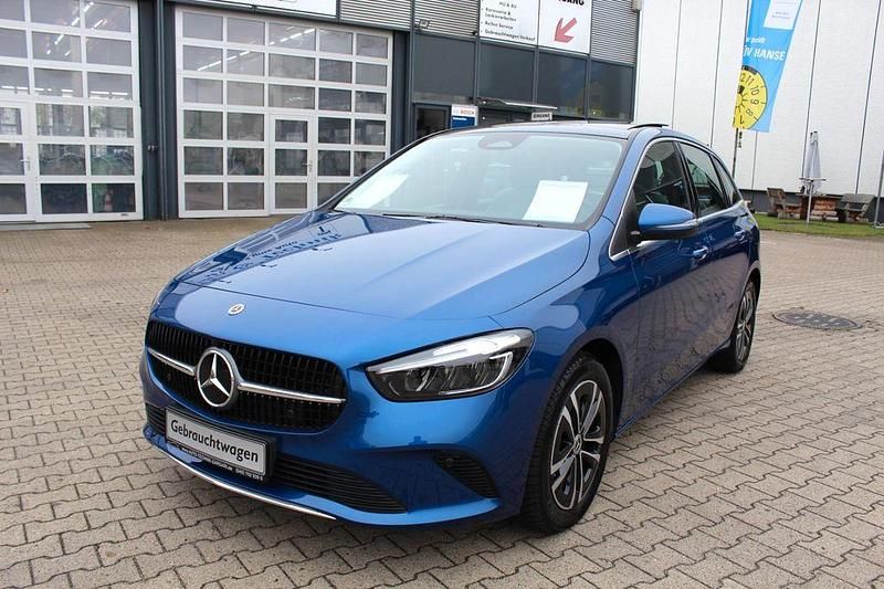 Gebraucht Mercedes E250 163 PS (119 kW) 2023 Blau Limousine