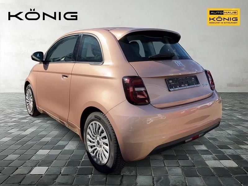 Gebraucht Fiat 500e 86 kW (118 PS) 2023 Rose gold (5cf) Kleinwagen