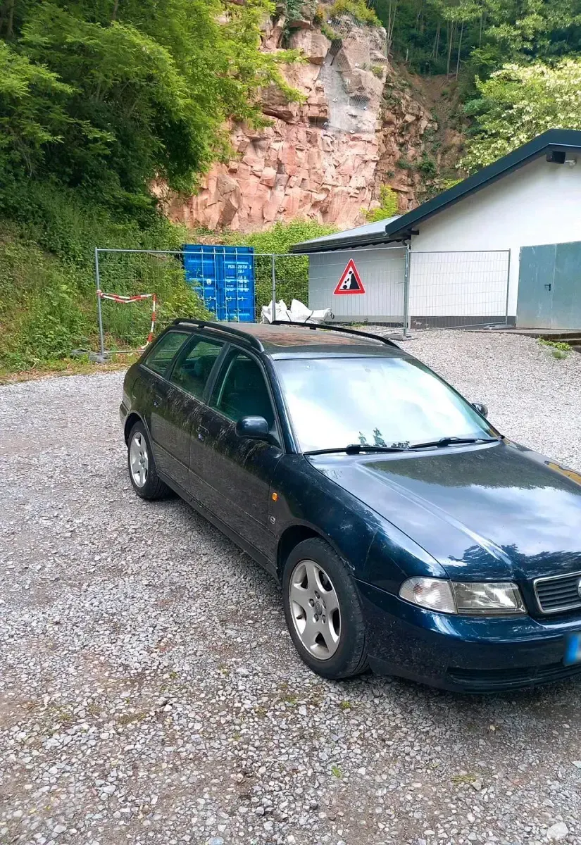 Brugt Audi A4 110 HK (80 kW) 1997 Blå Stationcar
