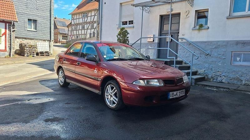 Rot Gebraucht 1998 Mitsubishi Carisma Limousine | 1.350 € - Bild 1/4