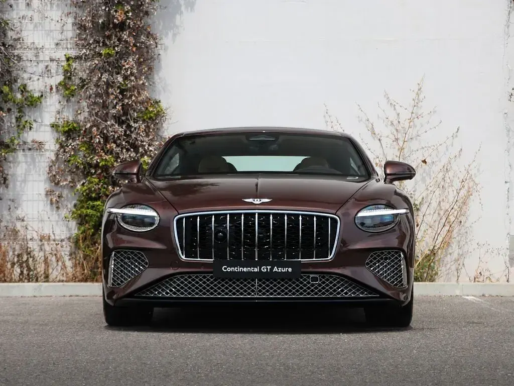 Neu Bentley Continental 680 PS (500 kW) 2026 Braun
