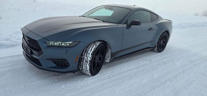 Grau Gebraucht 2024 Ford Mustang | 32.900 € (Superpreis) - Bild 1/4