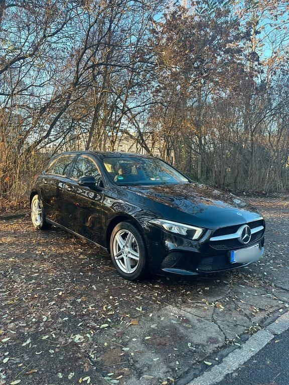 Schwarz Gebraucht 2020 Mercedes A250 Limousine | 19.500 € (Superpreis) - Bild 1/4