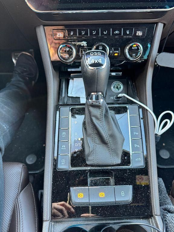 Gebraucht Skoda Superb LAURIN & KLEMENT 190 PS (139 kW) 2019 Blau Kombi