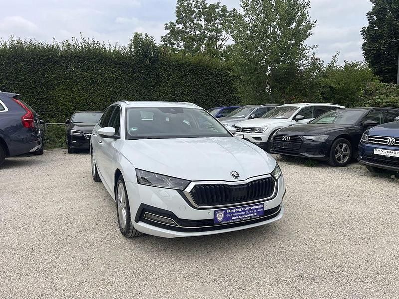 Bila moon/moon white Gebraucht 2021 Skoda Octavia Style Kombi | 20.799 € (Guter Preis) - Bild 1/4