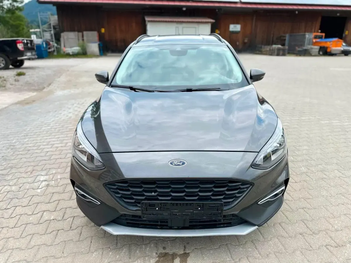 Gebraucht Ford Focus Active 120 PS (88 kW) 2020 Grün Limousine
