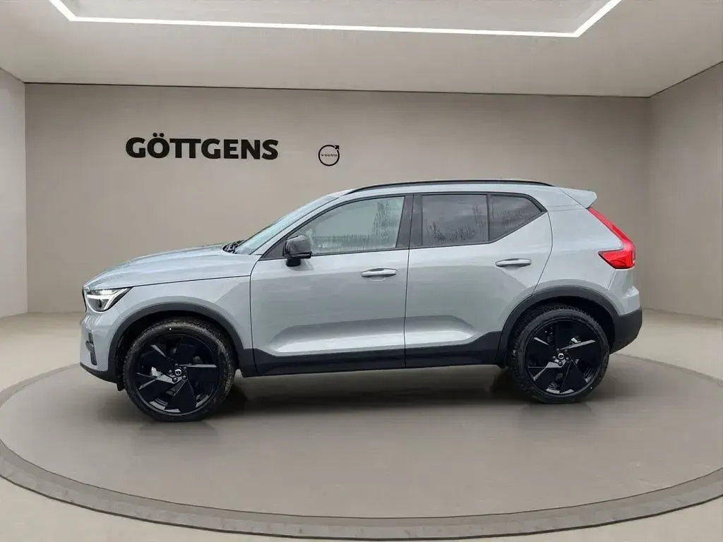Nowe Volvo XC40 Plus 163 KM (119 kW) 2026 Szary SUV