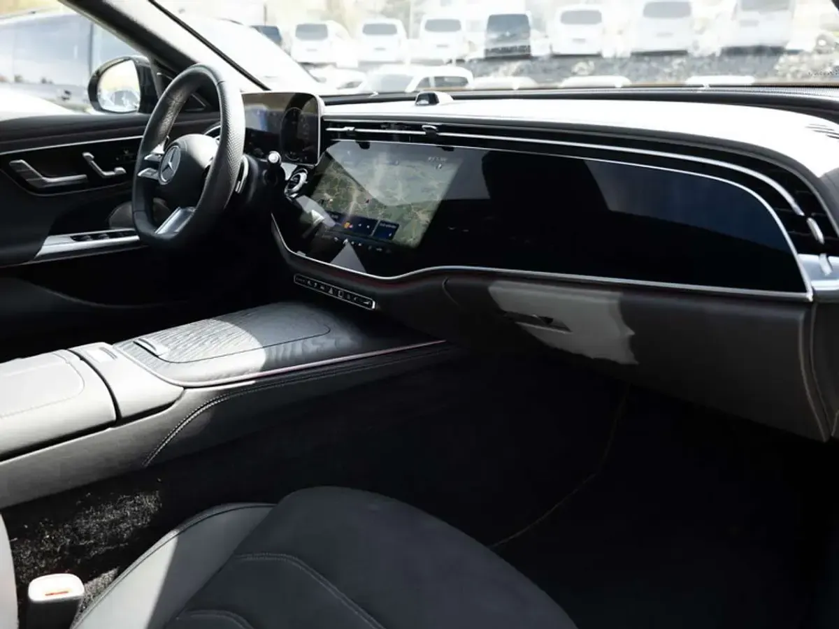 Gebraucht Mercedes E300 AMG 313 PS (230 kW) 2025 Metalliclack obsidianschwarz Kombi