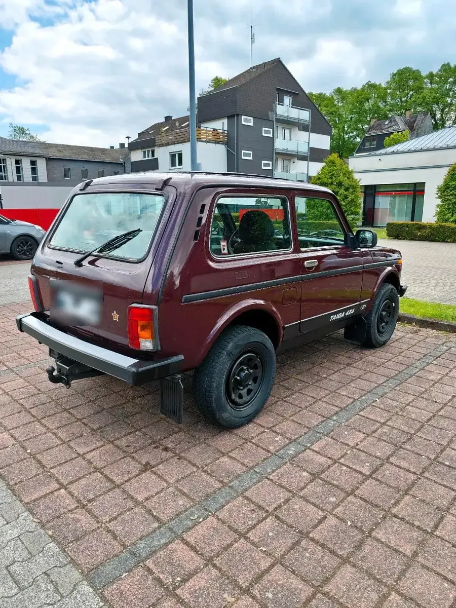 Usata Lada niva 83 CV (61 kW) 2014 Rosso SUV