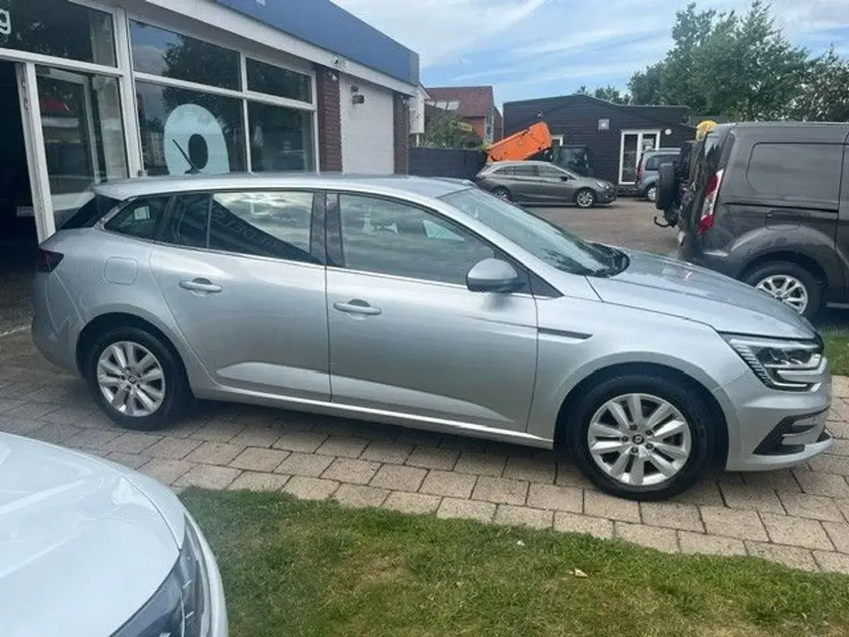 Gebraucht Renault Mégane GrandTour Equilibre 140 PS (102 kW) 2023 Silber Kombi