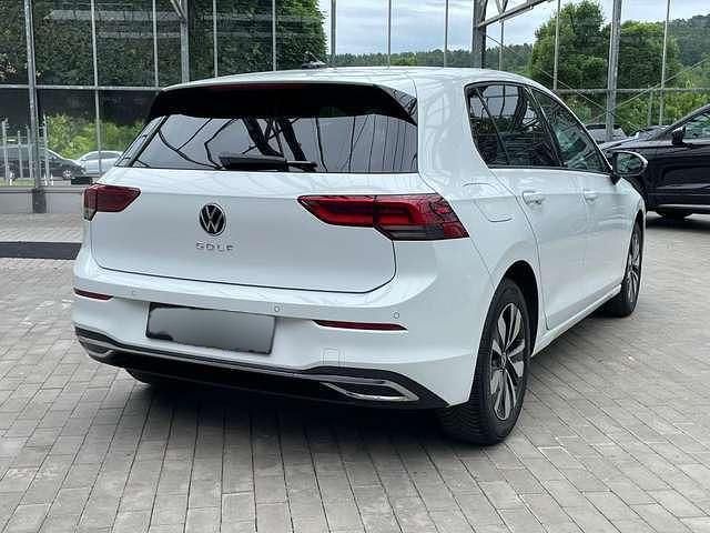Gebraucht VW Golf VIII Move 150 PS (110 kW) 2024 Weiß metallic