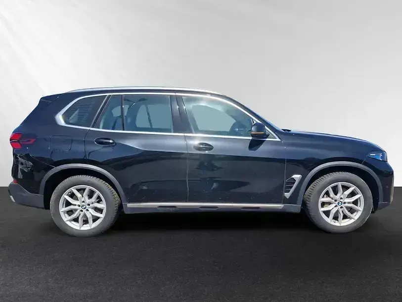 Gebraucht BMW X5 Sport Line 490 PS (360 kW) 2024 Saphirschwarz metallic SUV