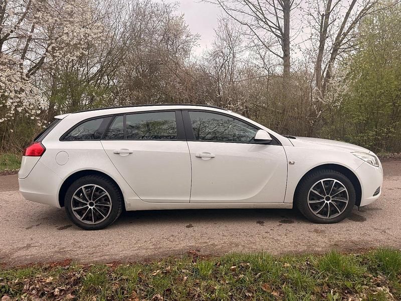 Gebraucht Opel Insignia 115 PS (84 kW) 2009 Weiß Kombi