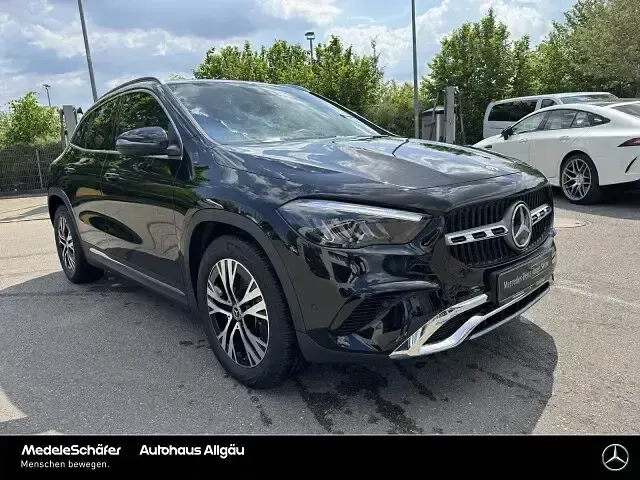 Gebraucht Mercedes GLA180 Progressive 116 PS (85 kW) 2025 Lack kosmosschwarz (metallic) SUV