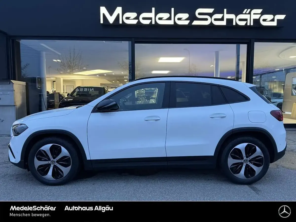 Gebraucht Mercedes GLA200 Progressive 163 PS (119 kW) 2026 Unilack polarweiß SUV