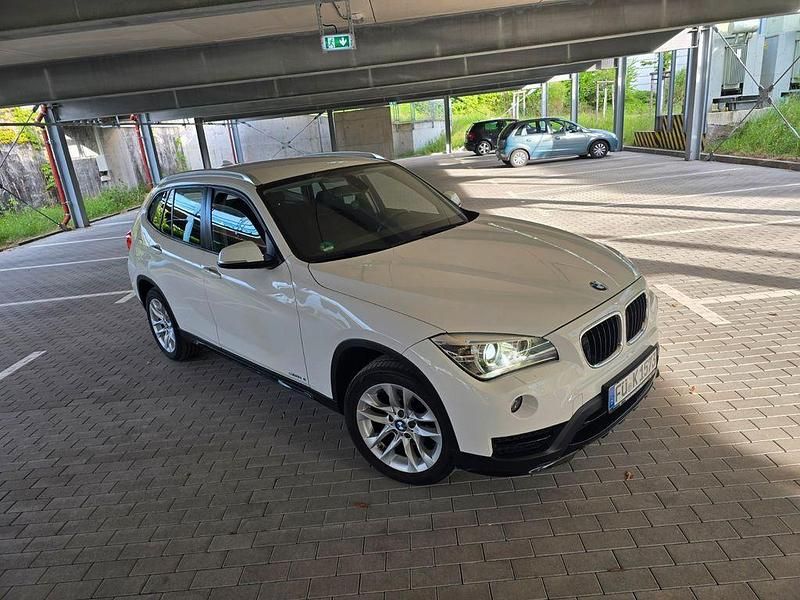 Weiß Gebraucht 2014 BMW X1 Sport Line SUV | 9.499 € (Fairer Preis) - Bild 1/4
