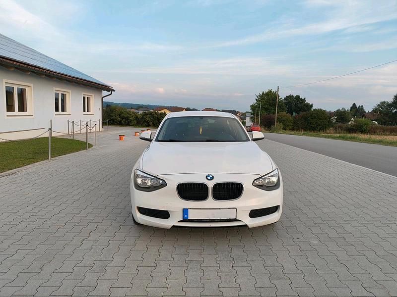 Weiß Gebraucht 2025 BMW 116 Kleinwagen | 11.500 € - Bild 1/4