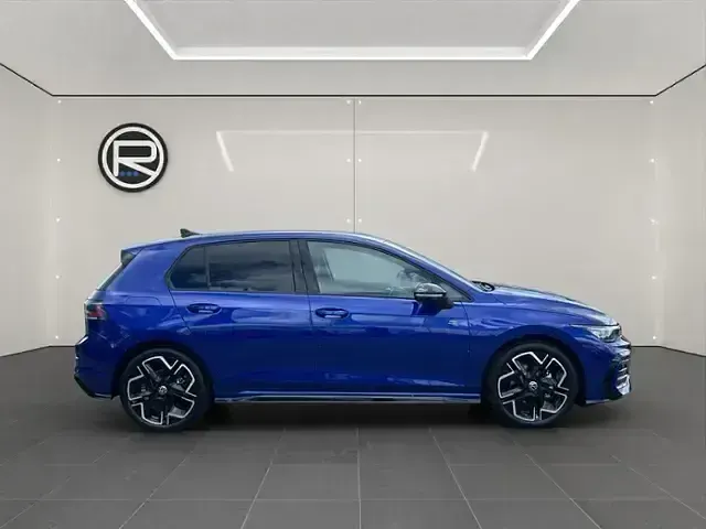 Neu VW Golf VIII R-line 150 PS (110 kW) 2026 Blau Limousine