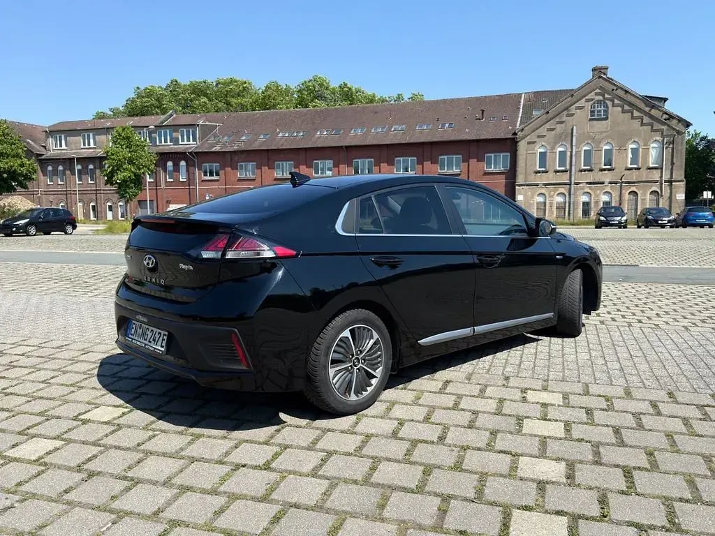 Gebraucht Hyundai Ioniq Premium 141 PS (103 kW) 2020 Schwarz Kleinwagen