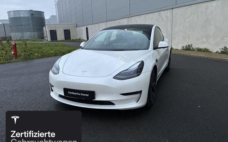 Weiß Gebraucht 2021 Tesla Model 3 Long Range RWD Limousine | 29.800 € (Teuer) - Bild 1/4
