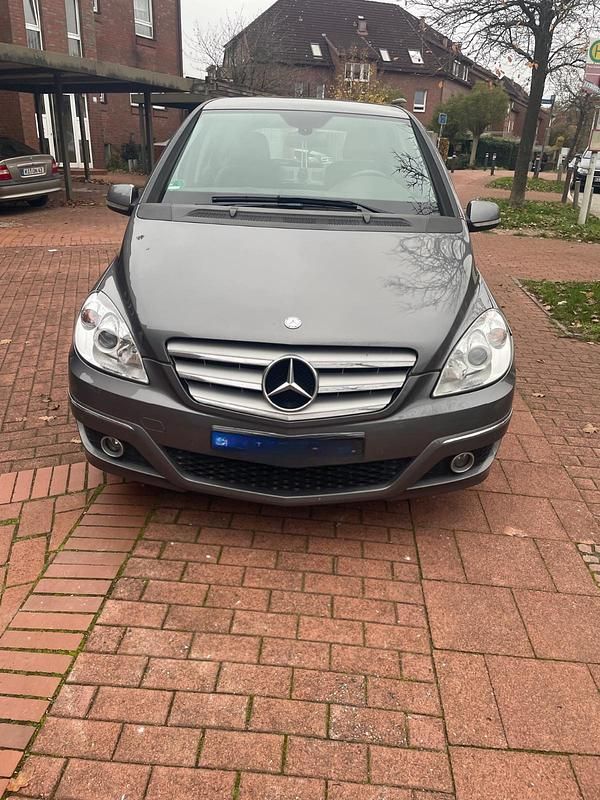 Grau Gebraucht 2008 Mercedes B180 Van / Kleinbus | 1.850 € - Bild 1/4