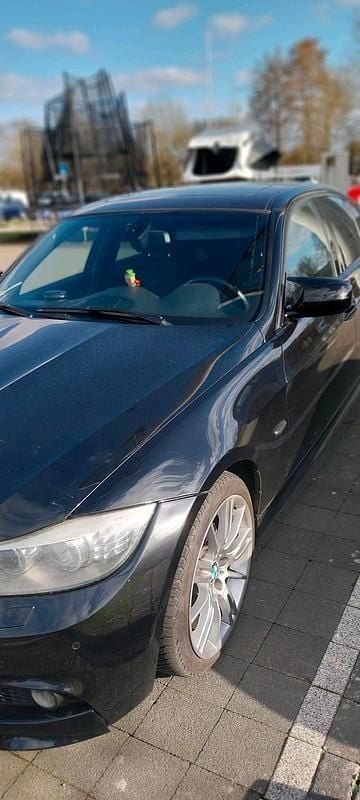 Gebraucht BMW 320 170 PS (125 kW) 2011 Schwarz Limousine