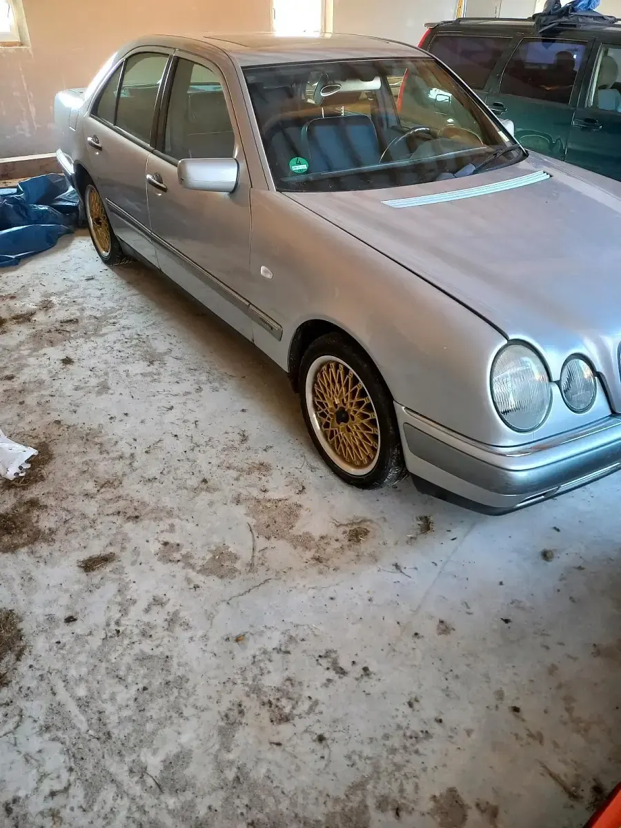 Gebraucht Mercedes E200 160 PS (117 kW) 1998 Silber Limousine