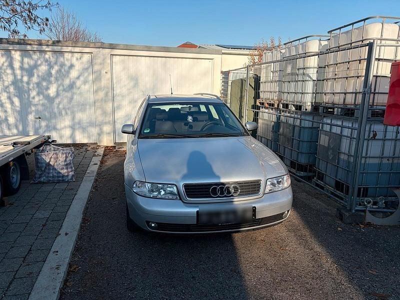 Gebraucht Audi A4 Basis 123 PS (90 kW) 1999 Silber Kombi