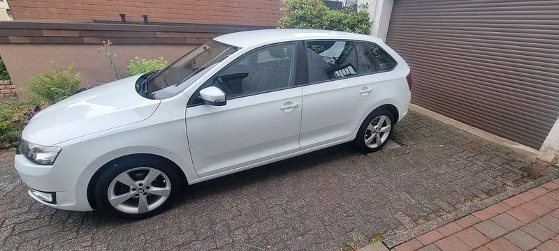 Weiß Gebraucht 2017 Skoda Rapid Cool Edition Limousine | 8.800 € (Guter Preis) - Bild 1/4