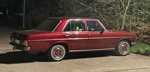 Gebraucht Mercedes 220 60 PS (44 kW) 1974 Rot Limousine