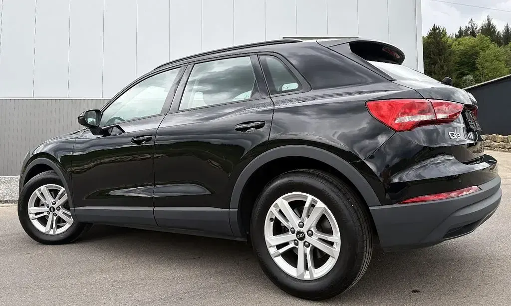 Second-hand Audi Q3 150 CP (110 kW) 2023 Negru SUV