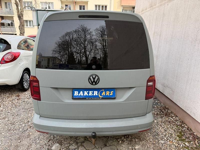 Gebraucht VW Caddy Maxi 102 PS (75 kW) 2016 Silber Van / Kleinbus