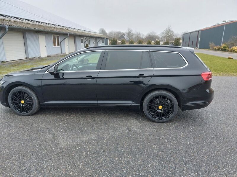 Schwarz Gebraucht 2021 VW Passat Business Kombi | 17.399 € (Guter Preis) - Bild 1/4