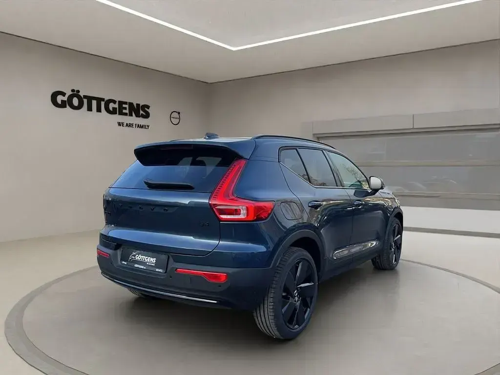 Neu Volvo XC40 Plus 197 PS (144 kW) 2026 Blau SUV