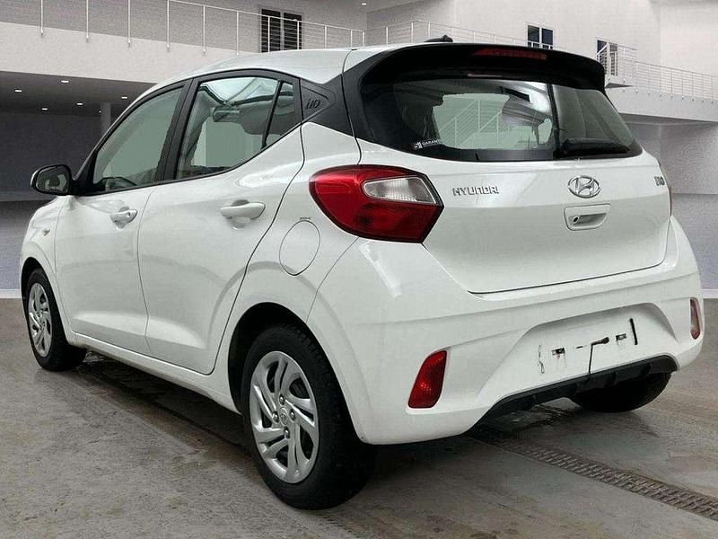 Gebraucht Hyundai i10 Advanced 67 PS (49 kW) 2023 Weiß Kleinwagen