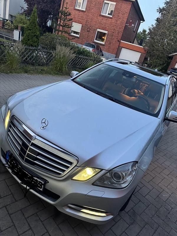 Silber Gebraucht 2012 Mercedes E350 Avantgarde Kombi | 9.200 € (Guter Preis) - Bild 1/4
