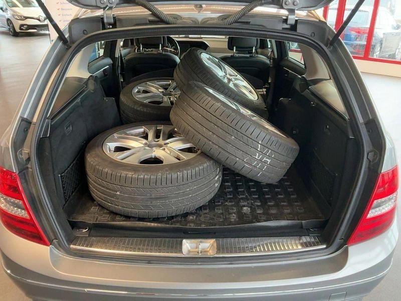 Gebraucht Mercedes C180 Avantgarde 156 PS (114 kW) 2013 Grau Kombi