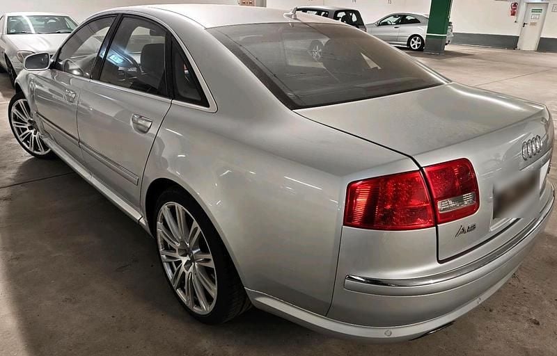 Second-hand Audi A8 450 CP (330 kW) 2005 Argintiu Berlinǎ