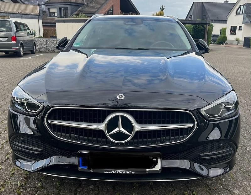 Schwarz Gebraucht 2022 Mercedes C200 AMG Kombi | 27.300 € (Guter Preis) - Bild 1/4