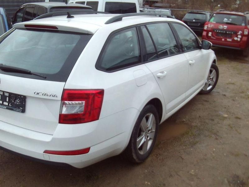 Gebraucht Skoda Octavia 110 PS (80 kW) 2016 Weiß Kleinwagen