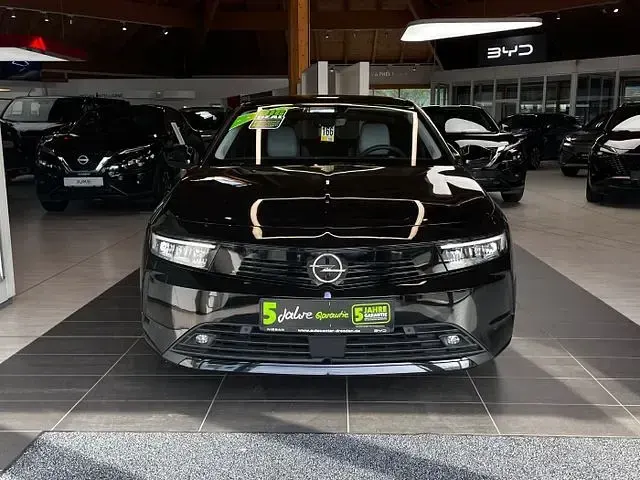 Używany Opel Astra Elegance 131 KM (96 kW) 2023 Czarny Hatchback